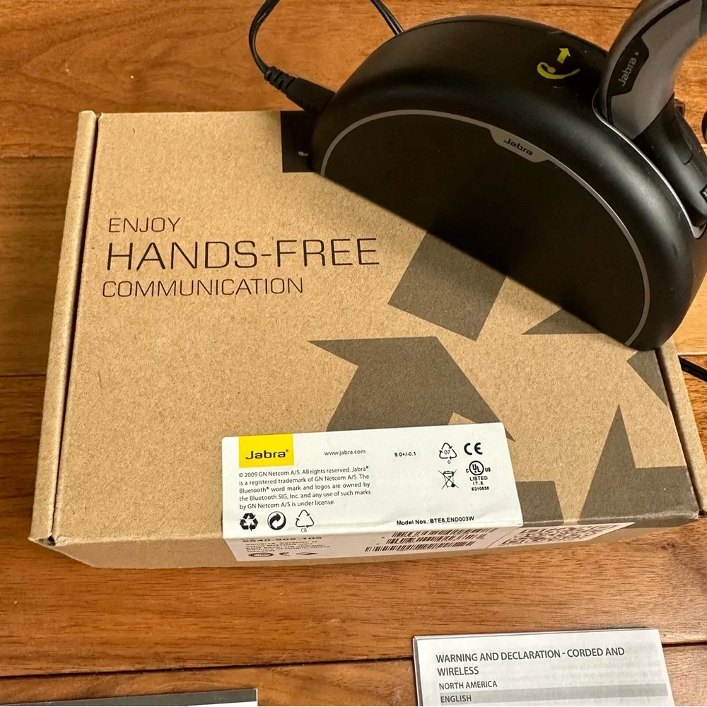 Jabra Motion UC+ model 6640-906-105 Hands Free Headset with Charger